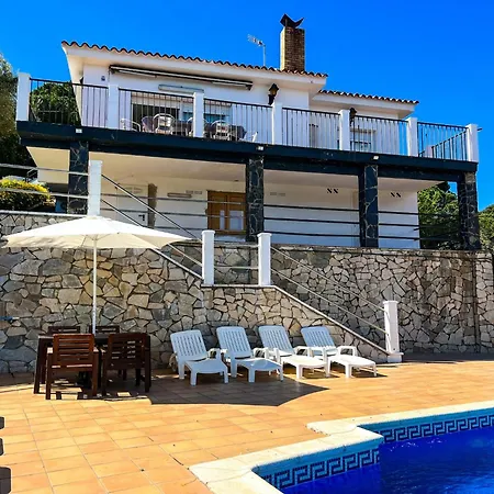 Tranquil With Private Pool & Views Chalet